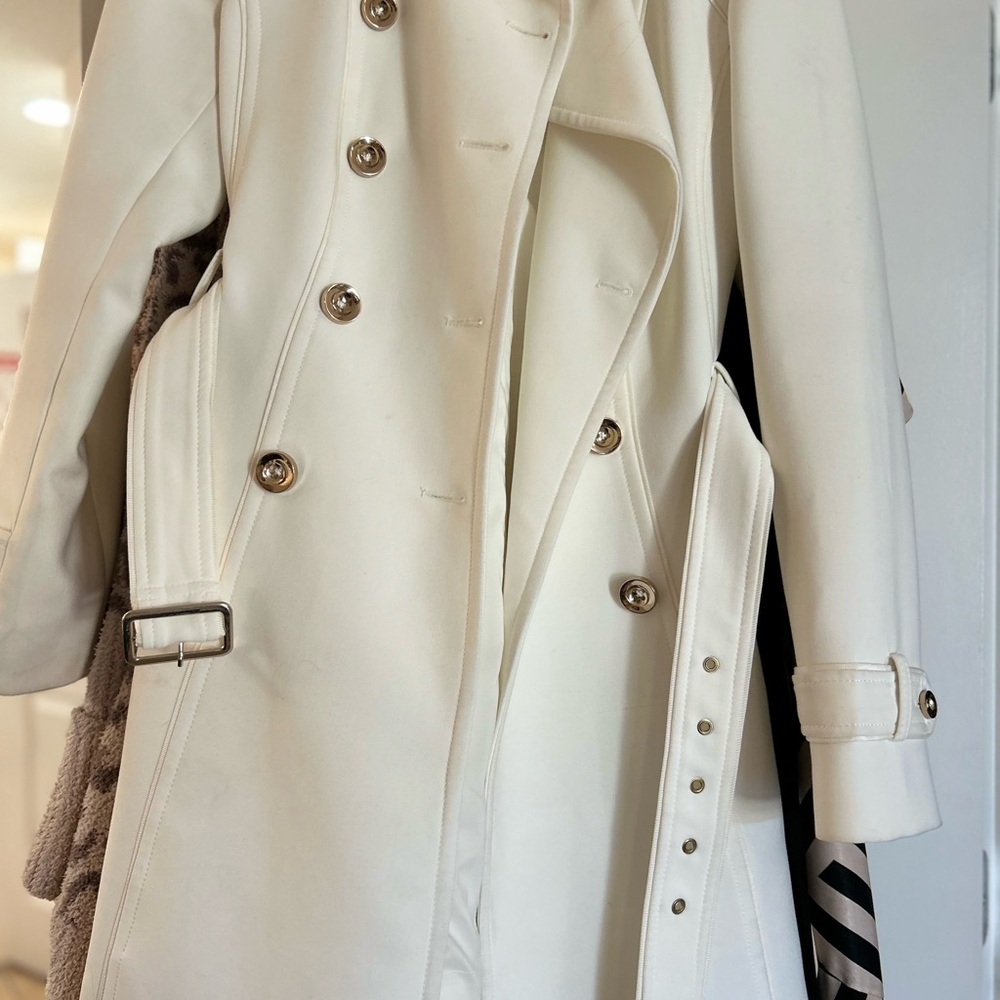 Elegant White Double-Breasted Women's Coat